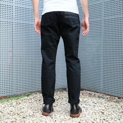 Nudie Jeans - LEAN DEAN DRY BLACK SELVAGE Latest addition to the Dry Black  Selvage family is our fit Lean Dean Dry Black Selvage. Without a doubt a  favorite of ours. It
