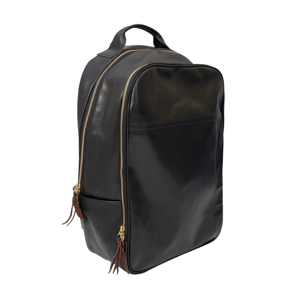 asian leather backpack Kineo EX0001 on the occasion of the 30th anniversary in 2021 has encouraged Artisan + Artist to develop a new premium leather backpack made of Italian leather in a similar design language ,