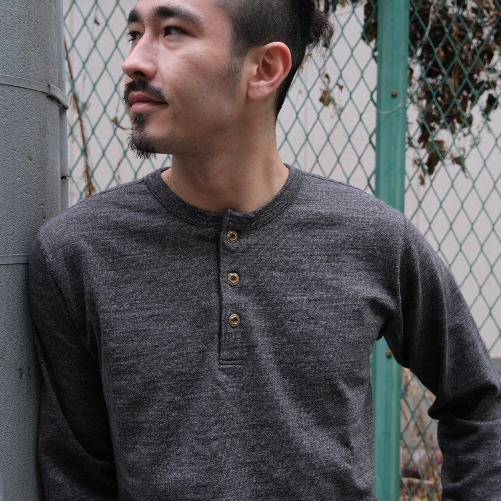 [Pre-Order] Studio D'Artisan Suvin Gold L/S Henley (Mock Black)
